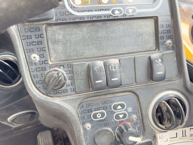 2019-jcb-540-140-image-55