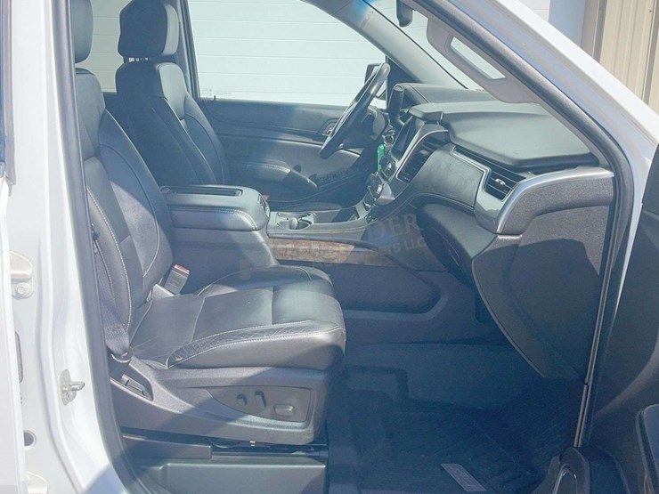 2016-chevrolet-tahoe-lt-image-29