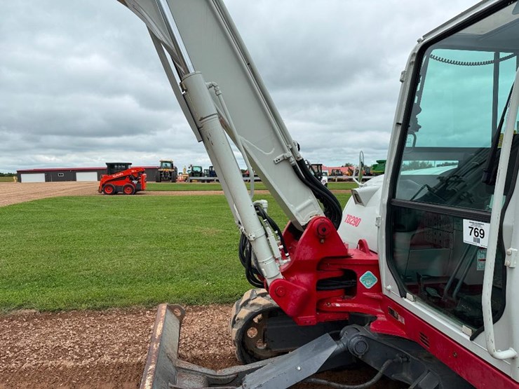 takeuchi-tb290-image-40