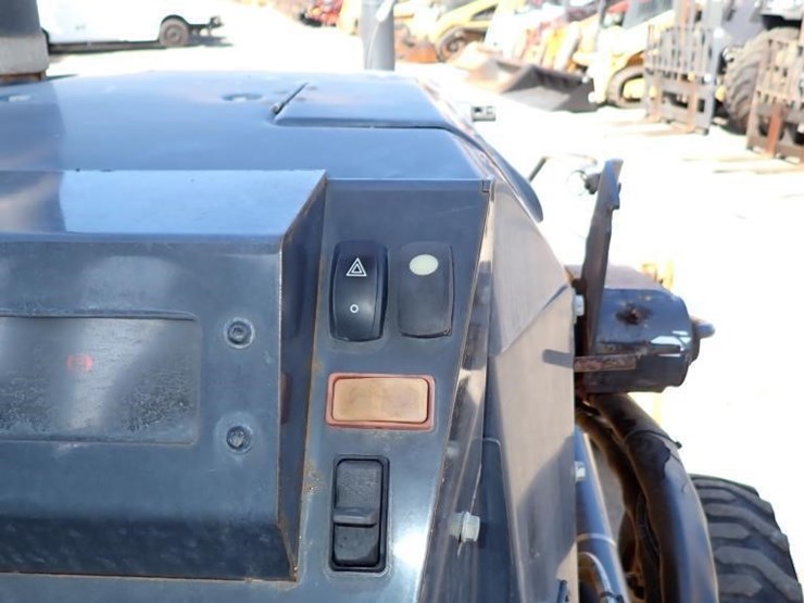 2019-deere-210lep-image-28