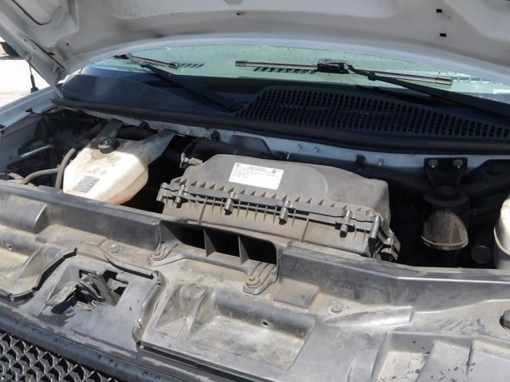 2019-chevrolet-express-2500-image-11