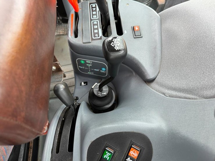 new-holland-ts110-image-62