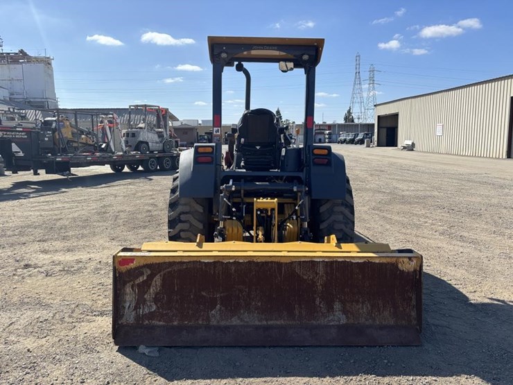 2021-deere-210l-image-8
