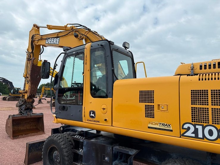 deere-210c-w-image-14