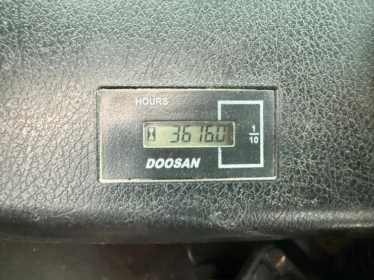 2017-doosan-dl250-5-image-60