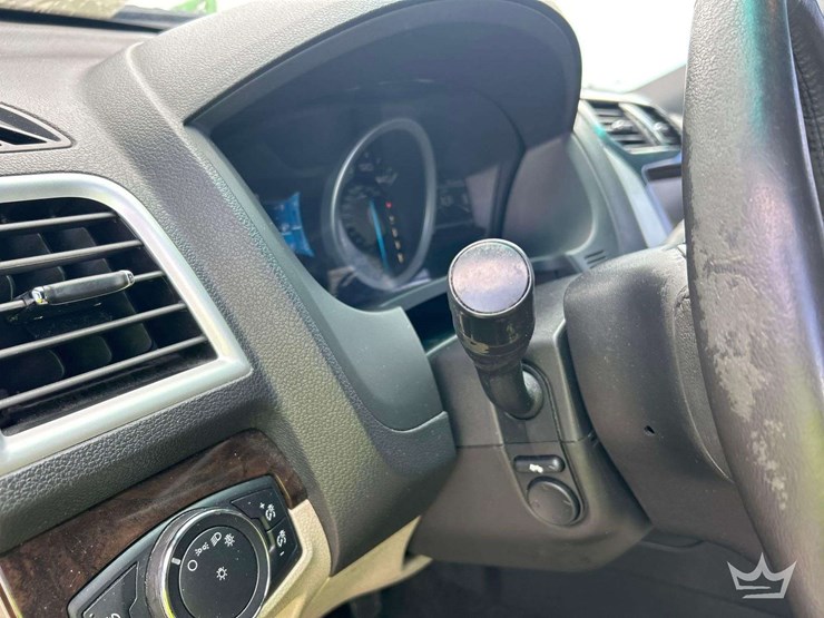 2015-ford-explorer-image-15
