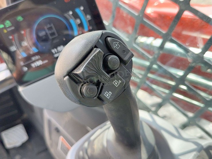 2026-kubota-svl97-3-image-33