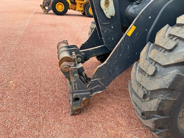 2019-deere-544l-image-48