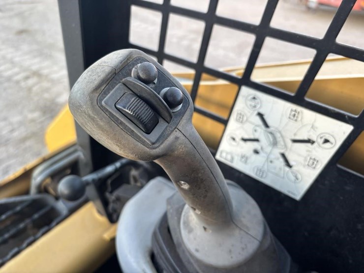 caterpillar-257b2-image-25
