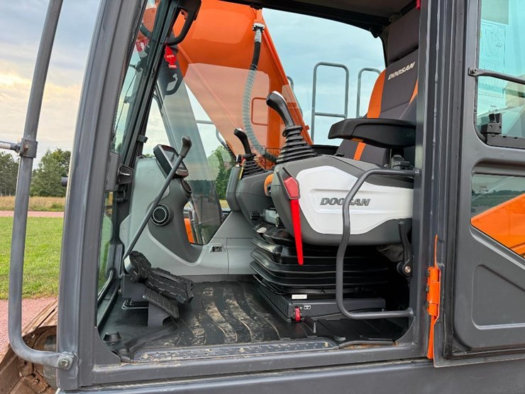 2016-doosan-dx225-lc-5-image-45