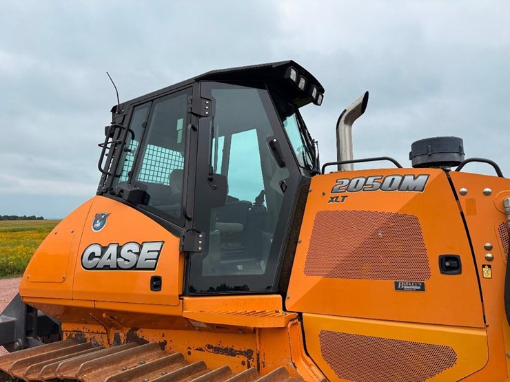 2014-case-2050m-xlt-image-28