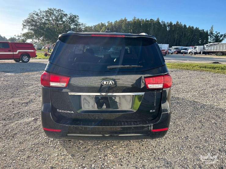 2015-kia-sedona-image-22