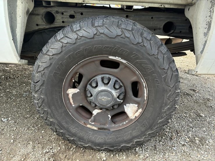2011-chevrolet-2500-image-5