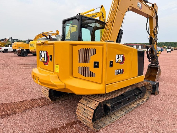 caterpillar-307.5-image-19