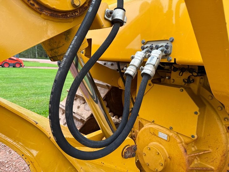 caterpillar-d6t-xl-image-36