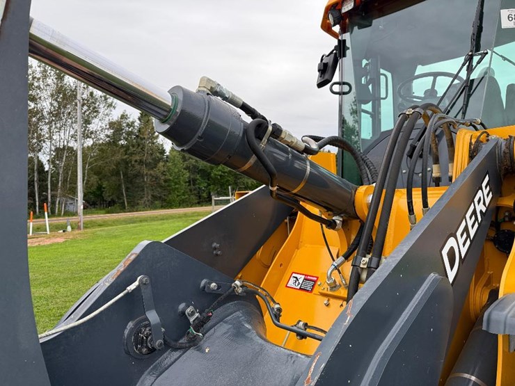 2021-deere-544p-image-32