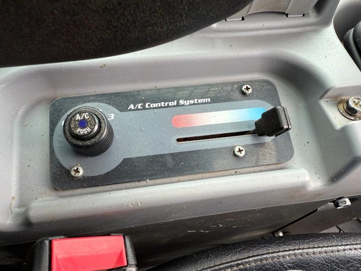 kubota-svl97-2-image-35