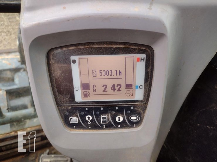 2016-kubota-kx040-4-image-7
