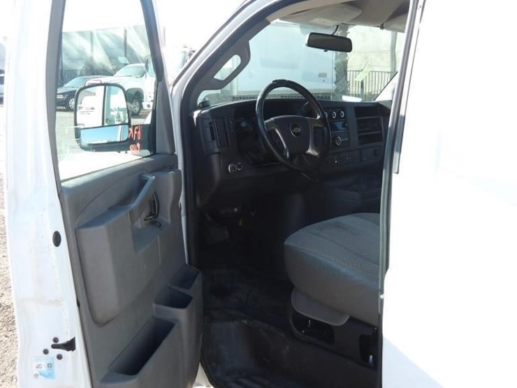 2017-utility-van-image-13