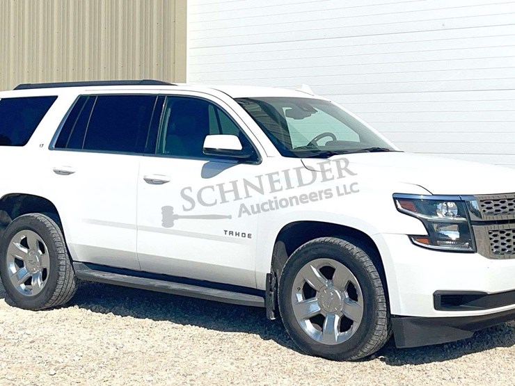 2016-chevrolet-tahoe-lt-image-1