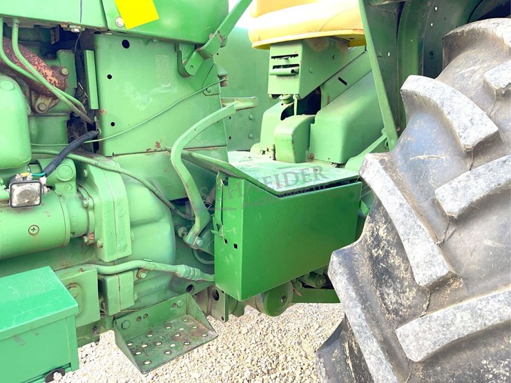 john-deere-4010-image-32