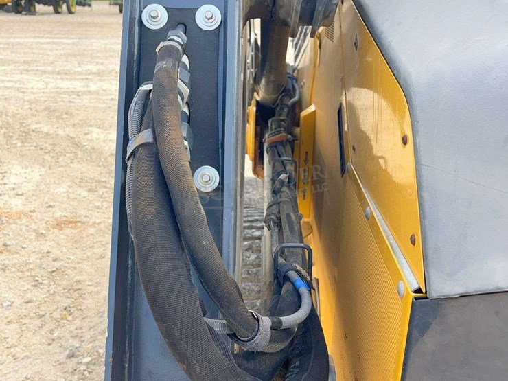 2020-deere-331g-image-22