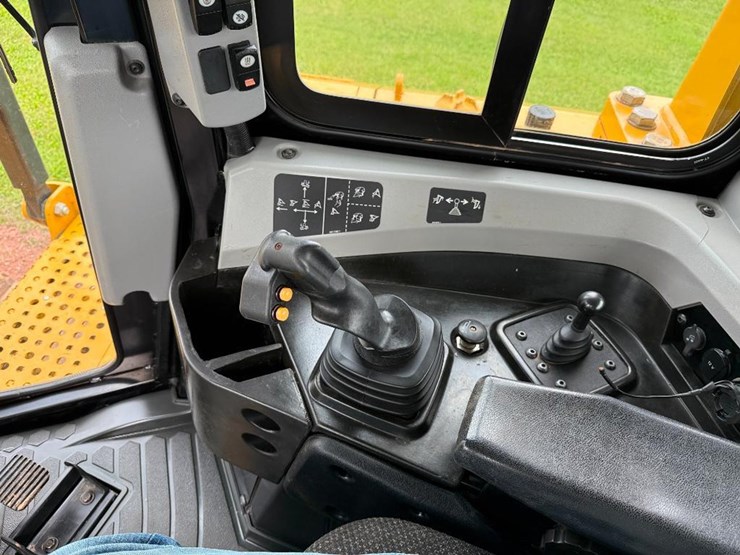 caterpillar-d6t-xl-image-74