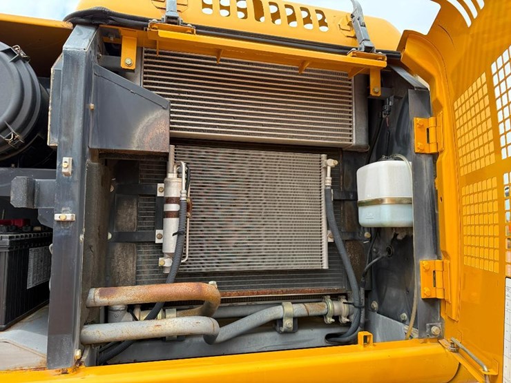 deere-210c-w-image-35