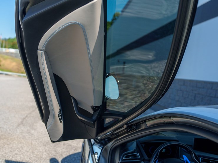 #1064-•-2015-bmw-i-8-image-60