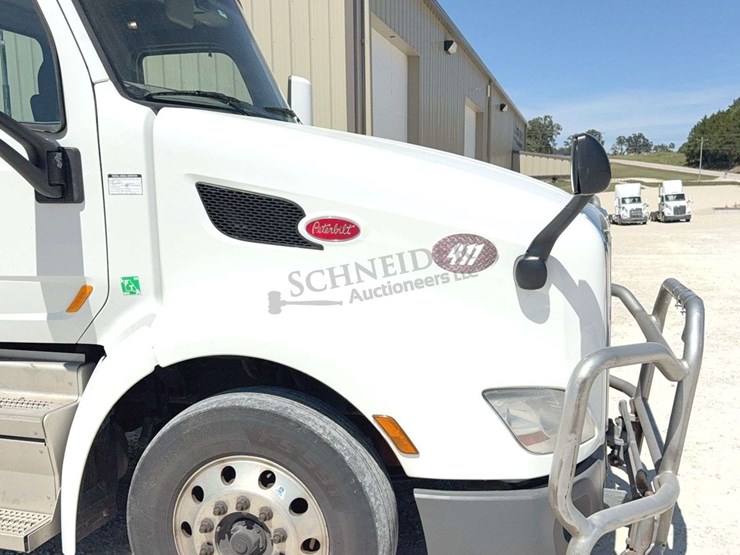 2020-peterbilt-579-image-12