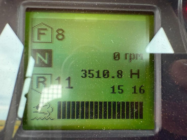 2014-case-2050m-xlt-image-75