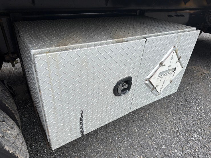 2017-kenworth-t880-image-11