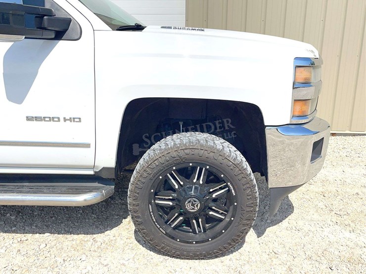 2015-chevrolet-2500hd-image-13