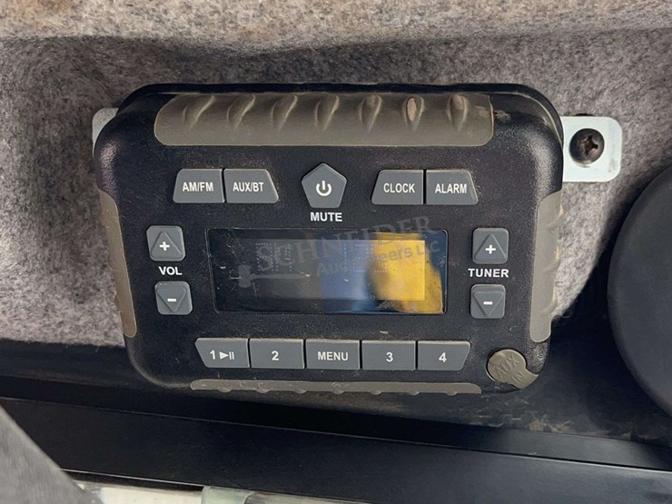 2020-deere-331g-image-33