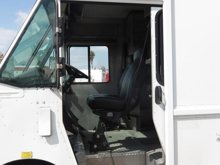 2002-workhorse-p42-image-25