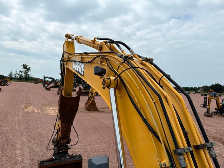 deere-210c-w-image-42