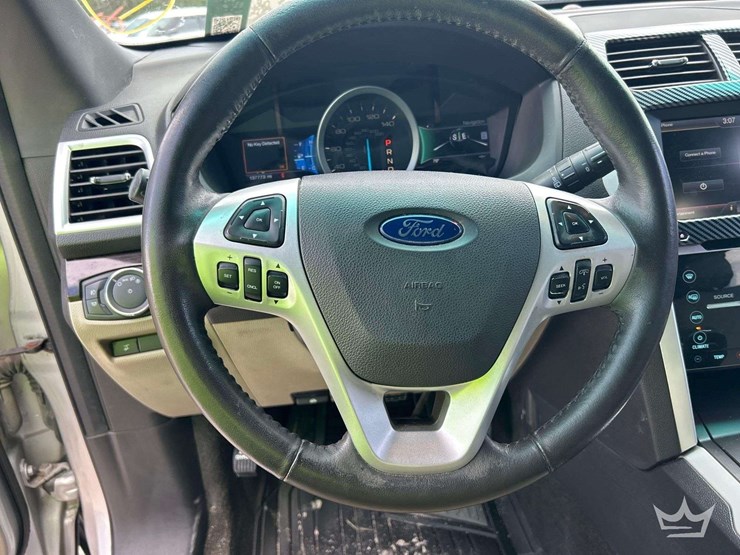 2015-ford-explorer-image-14