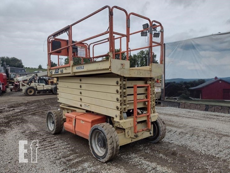 2010-jlg-4069le-image-26