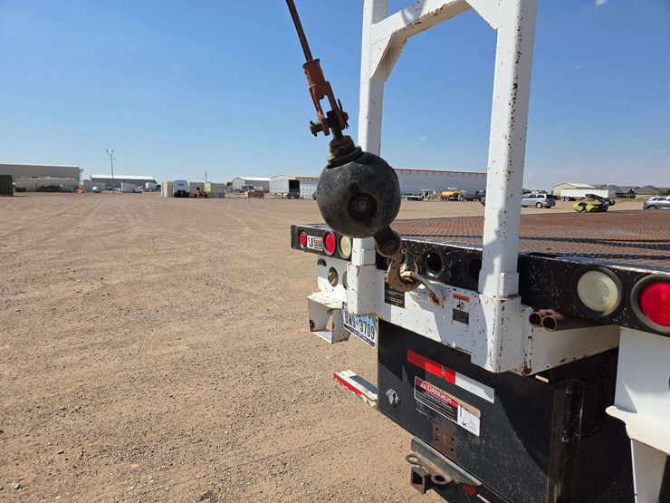 2006-peterbilt-335-image-9