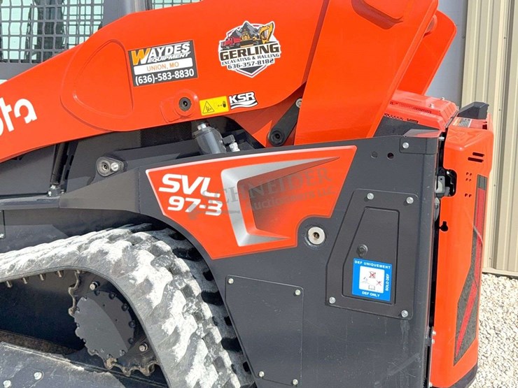 2026-kubota-svl97-3-image-41