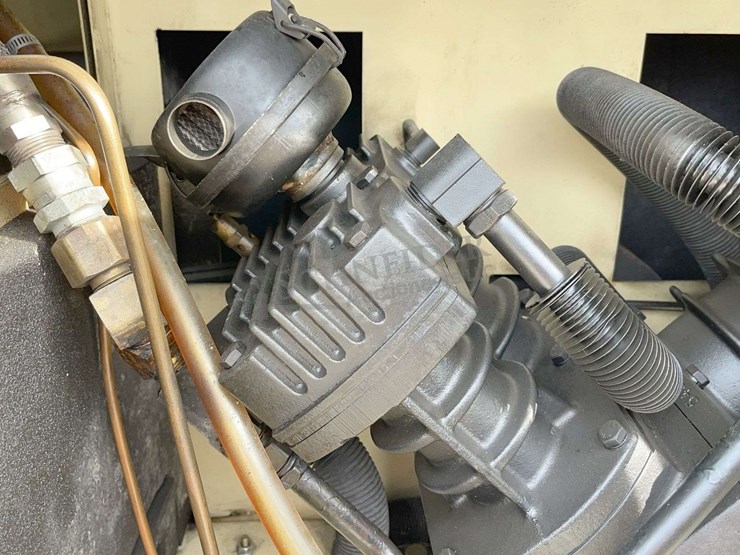 ingersoll-rand-120-gallon-air-compressor-image-13