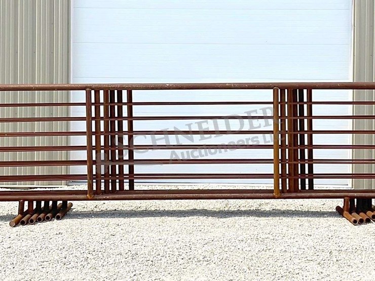 6--unused-24'-freestanding-corral-panels-image-3