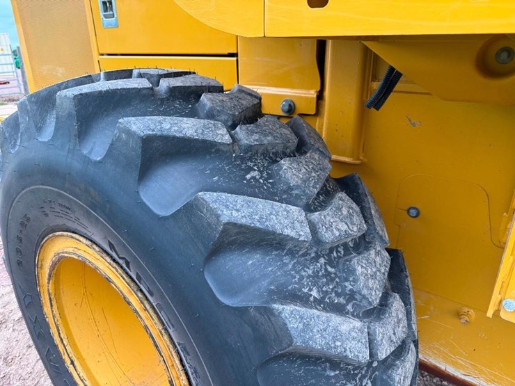 2021-deere-544p-image-10