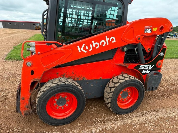 2023-kubota-ssv65-image-10