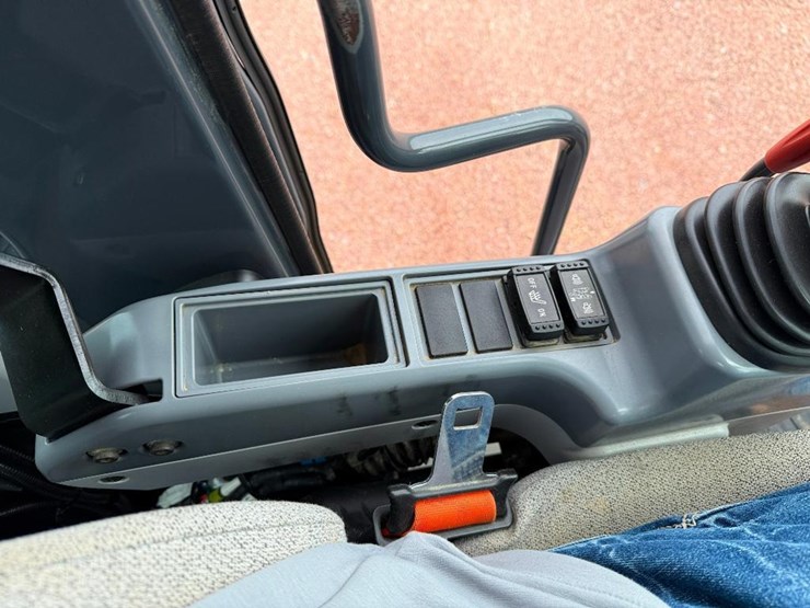 deere-130g-image-61