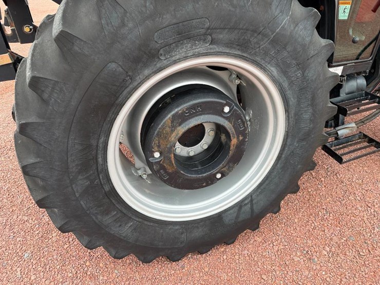 case-ih-farmall-70-image-11