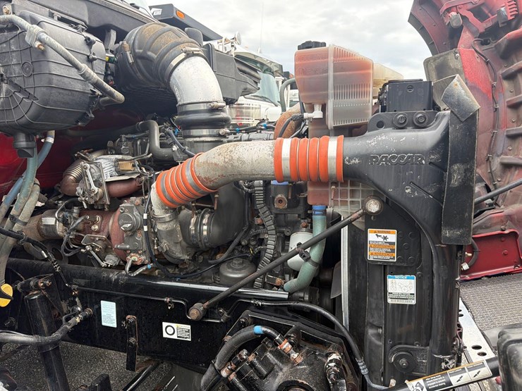 2017-kenworth-t880-image-16