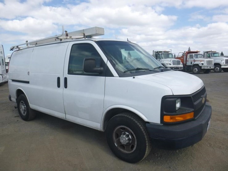 2015-chevrolet-express-2500-image-2