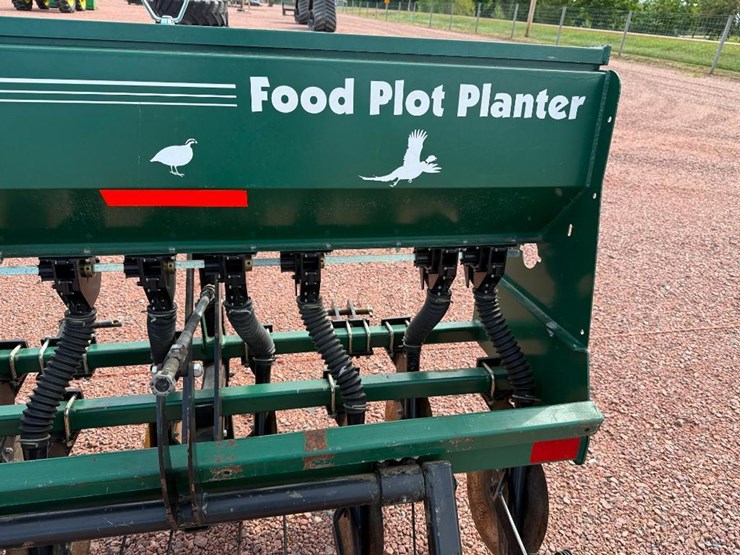 sukup-food-plot-planter-image-11