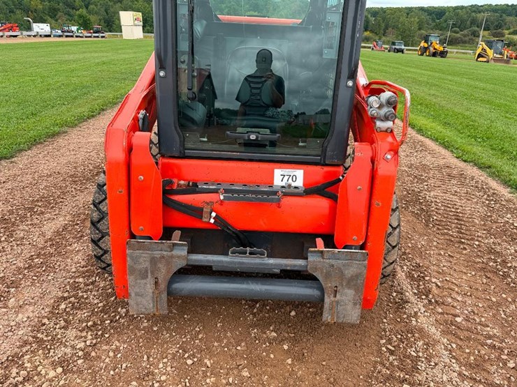 2023-kubota-ssv65-image-12